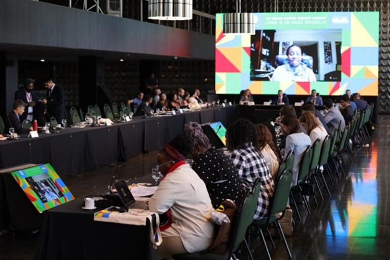 Com foco na descarbonização, juventude dos BRICS aposta em reatores nucleares modulares