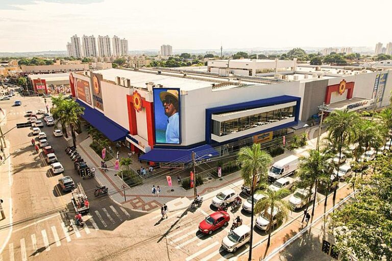 Roupas são preferência de 48% dos brasileiros no Dia dos Namorados e impulsionam vendas na região da 44, em Goiânia