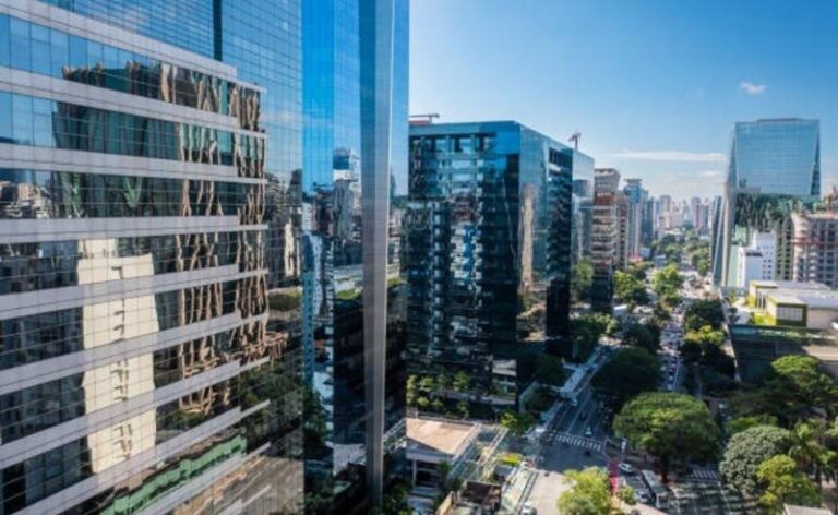 Empresas brasileiras perdem milhões por falhas na execução de obras corporativas