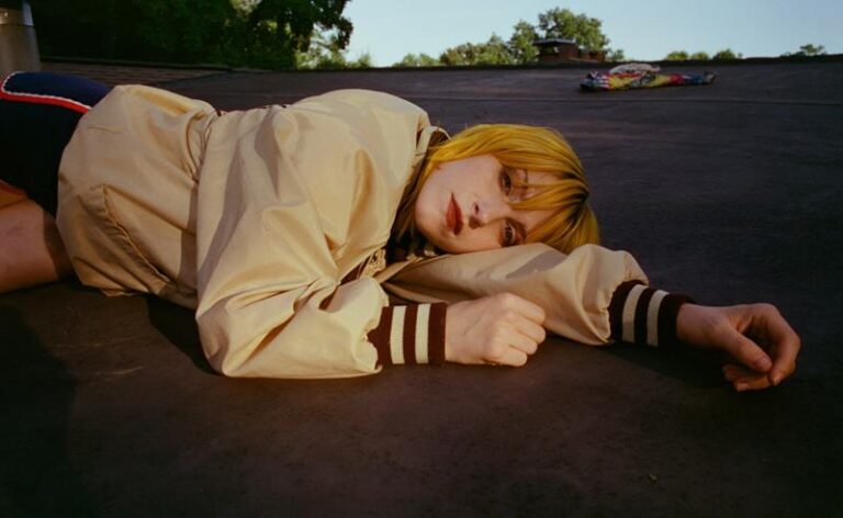 Hayley Williams lança coletânea surpresa com 17 novas faixas