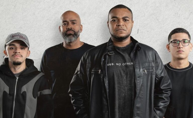 Adoradores Gratos estreia com o single “Escolho a Ti”