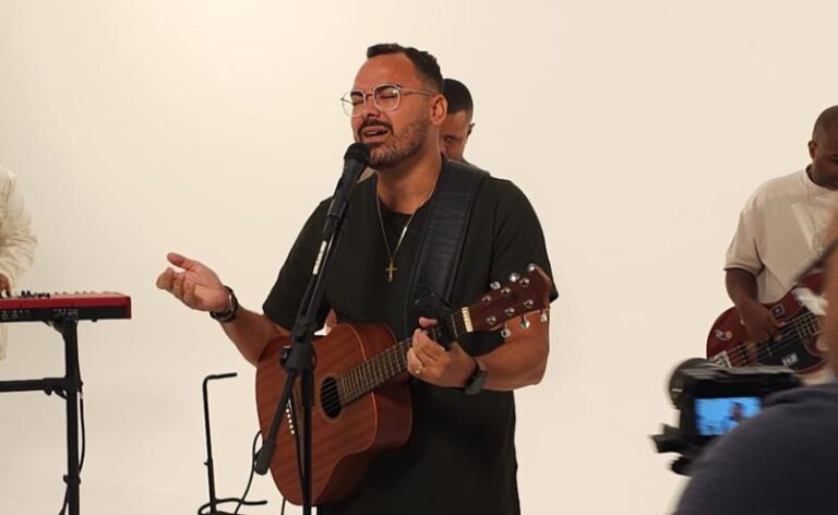 Com pegada MPB, Thiago Augustho lança a música “Poder do Perdão” e impressiona