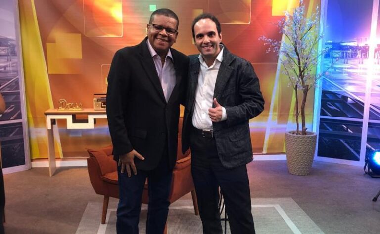 Cantor Edu Silvera grava participação no programa “Noite com os Adoradores”, da RIT TV