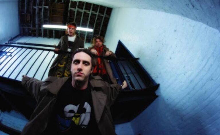 Machine Girl lança nova música “Come On Baby Scrape My Data”