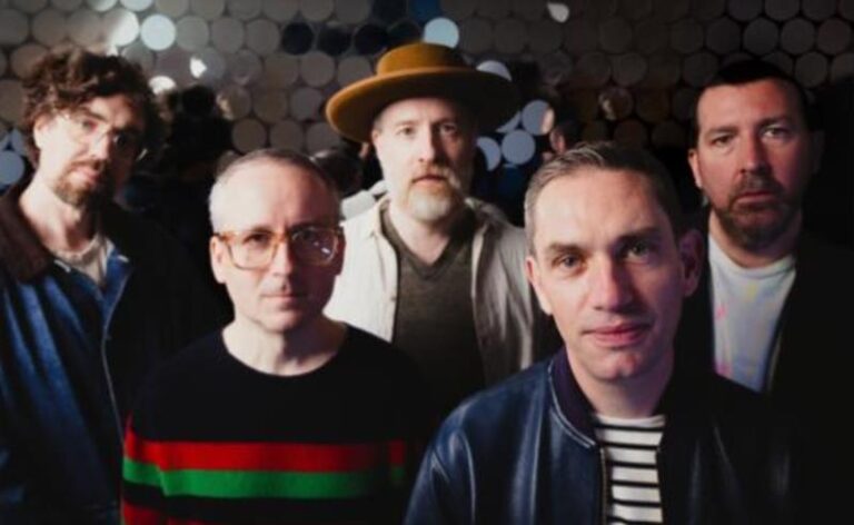 Hot Chip compartilha os remixes de “Ready For The Floor”, pelo produtor britânico Mella Dee
