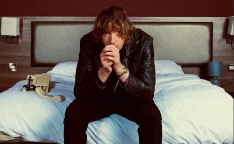Daniel Avery revela novo single “Greasy Off The Racing Line” com Alison Mosshart do The Kills