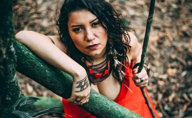 Ancestralidade, vento e força feminina em forma de canção com Juliana Lima
