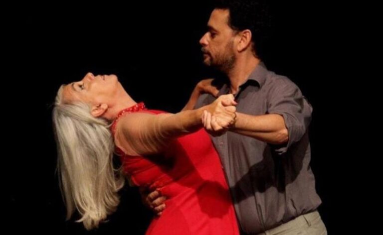 Antes de turnê no exterior, Companhia de Atores Bailarinos Adolpho Bloch apresenta o aclamado espetáculo “Bar da Esquina” na Tijuca