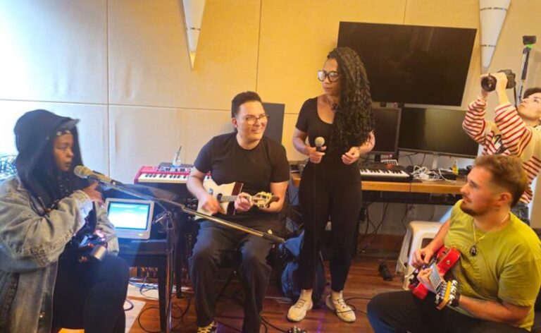 Lauryn Hill encontra Leandro Lenhart e Alexa Marrie em São Paulo