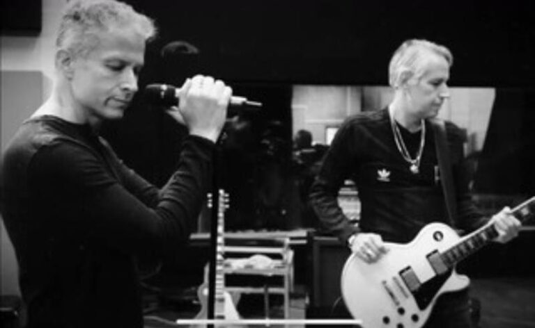 SILVER estreia clipe de “Mother”,  versão do clássico do Danzig