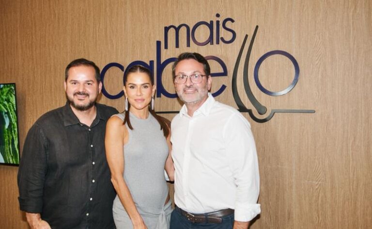 Déborah Secco participa de coquetel de apresentação da Mais Cabello em Belém