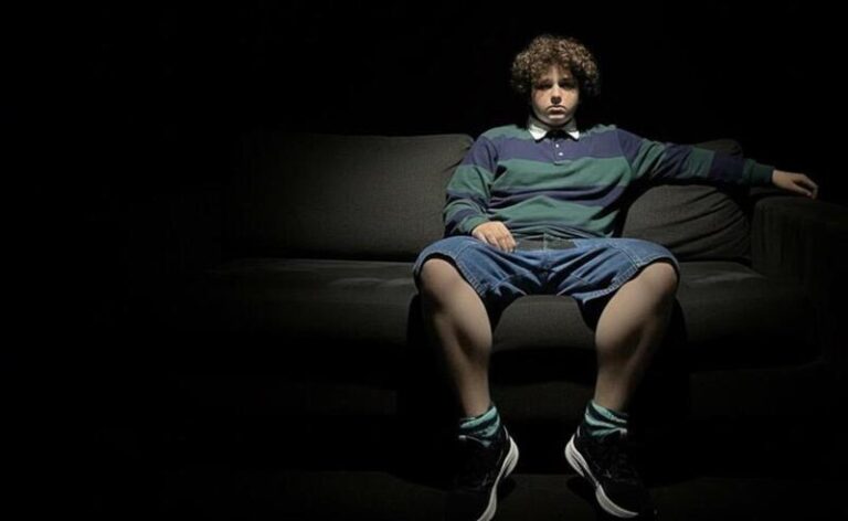 Keruv Araiot mergulha em atmosfera grunge e existencial no novo single “YOLO”