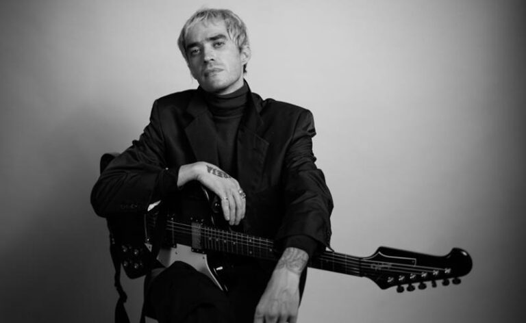 Guirroh une disco music, rock e fé no single “Crente”