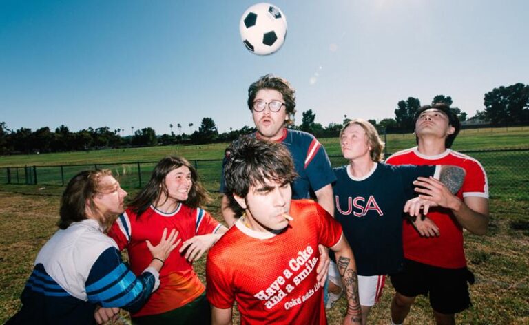 THE SOPHS lança novo single + clipe “I’M YOUR FIEND”