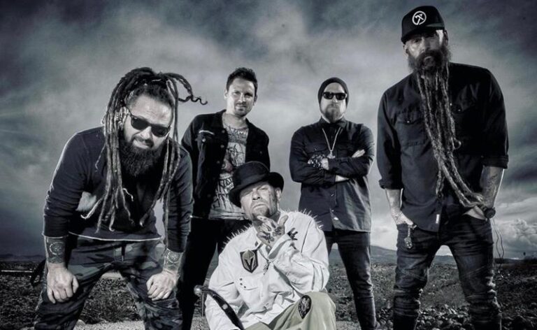Five Finger Death Punch celebra 20 anos com Best Of–Volume 2