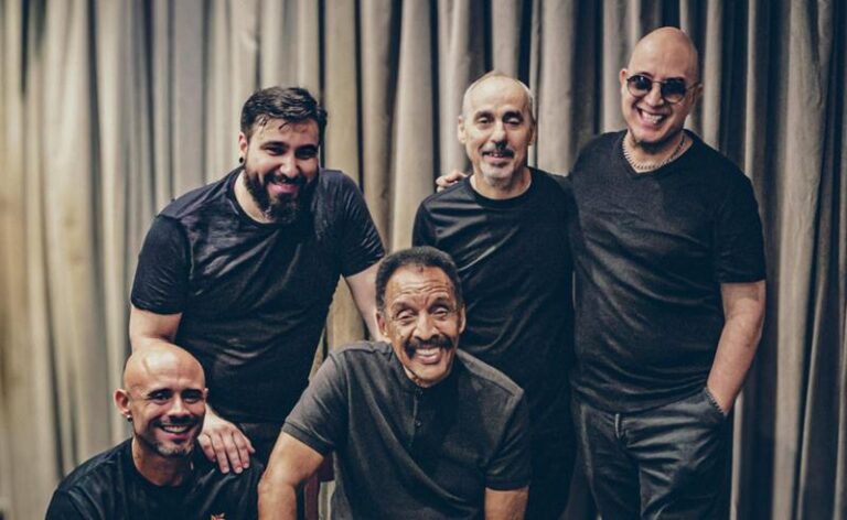 Baile dos Anos 60 traz Renato & Seus Blue Caps ao Clube Piratininga, em São Paulo