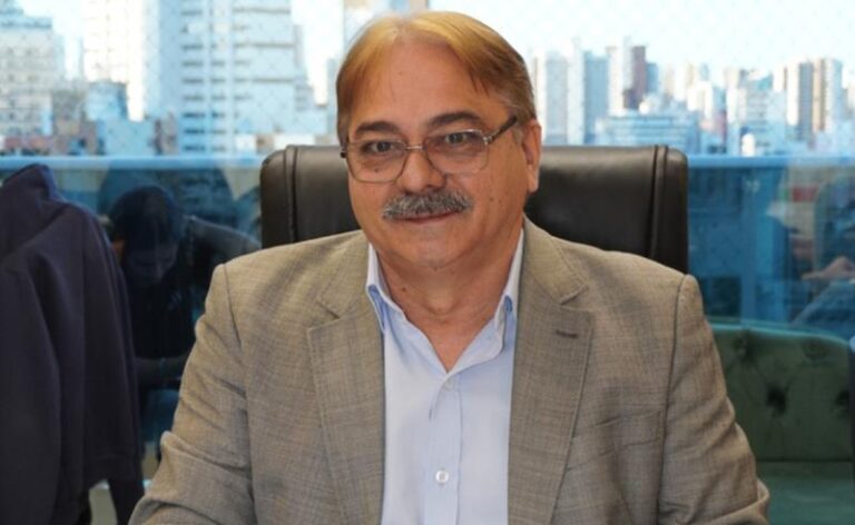 Edino Gomes, Psicanalista, ressalta aumento da ansiedade e depressão entre jovens impactados pelo excesso de telas