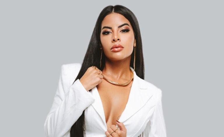 Sarah Reis investe em carreira solo, preparando um novo álbum para o próximo mês