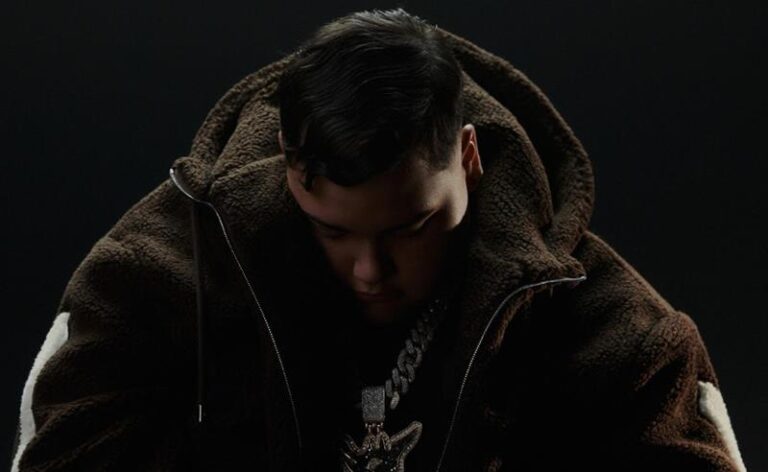 FloyyMenor, destaque do reggaeton, apresenta o álbum “MAN IN BLACK”