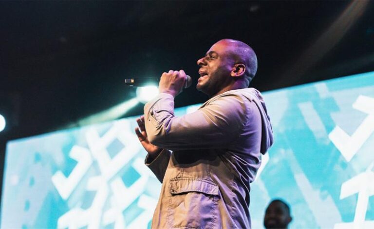 Álvaro Oliveira lança o single “Quero Ver Tua Glória”, canção que nasceu em culto familiar