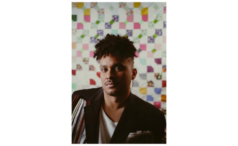 Depois de anos no centro da música instrumental, Michael Pipoquinha se aproxima da canção