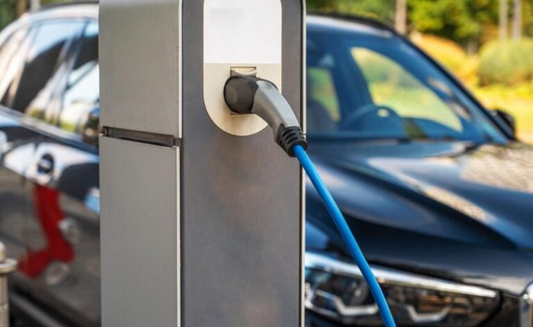 Lei paulista sobre carregadores em condomínios amplia debate nacional sobre direito e segurança