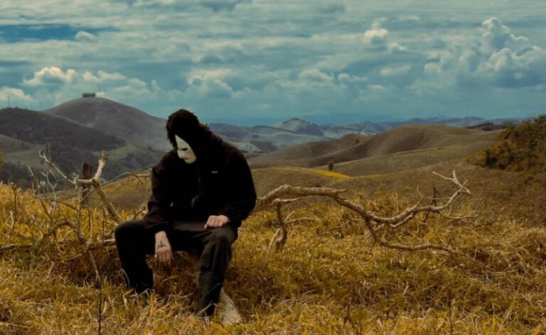 Yu encontra beleza no acaso no luminoso single “CALMARIA 2”