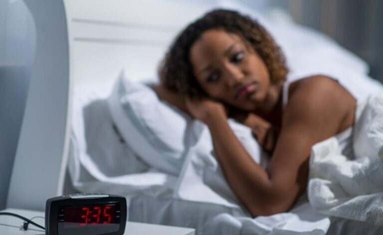 Antes de dormir: técnica de limpeza emocional pode ajudar a relaxar e melhorar a qualidade do sono