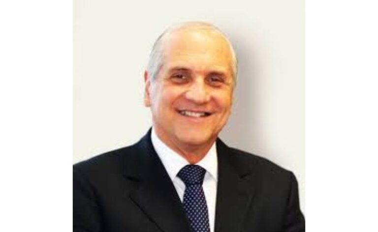 Dr. Paulo Rezinski apresenta palestra sobre a Educação como forma de combate à síndrome da patologia social