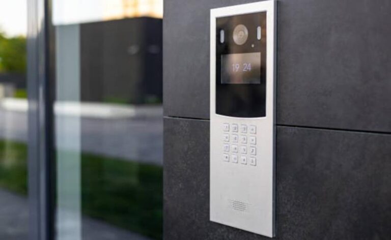 Portaria remota cresce em condomínios e levanta dúvidas sobre segurança e responsabilidade