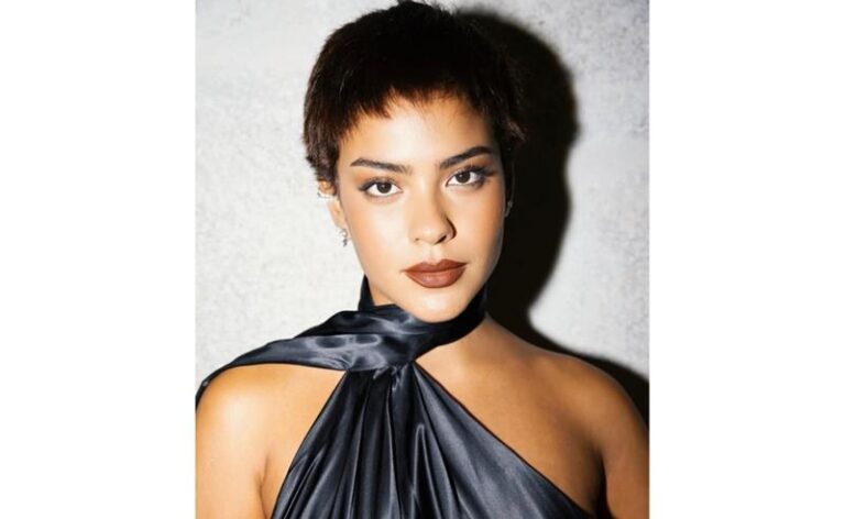 Bella Campos revela depressão após novela e expõe debate sobre saúde mental nos bastidores do trabalho