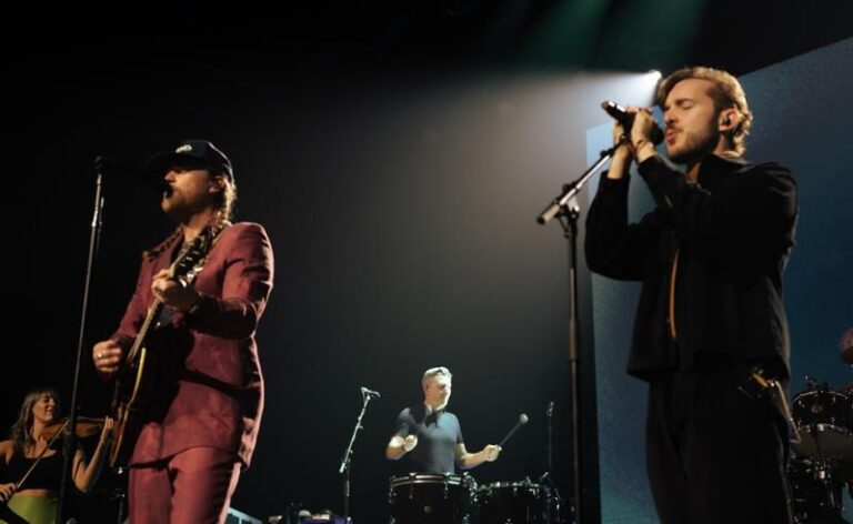 Quem é Rafael Witt, brasileiro que abriu shows do The Lumineers e subiu ao palco com a banda em Curitiba e São Paulo