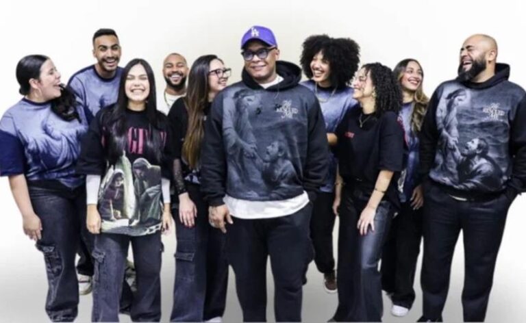 O grupo One Service lança o single e clipe de “O Galo Cantou”, que trazem a participação do cantor Guilherme Andrade