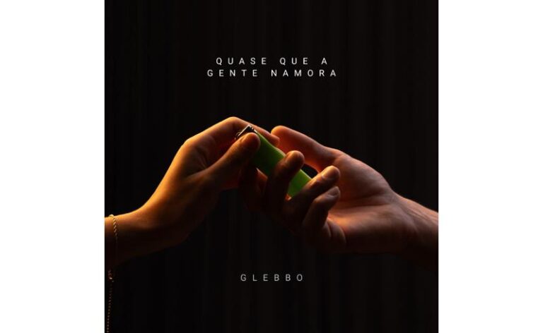 Cantor e compositor Glebbo transforma romances interrompidos em trilha sonora no EP “Quase que a gente namora”