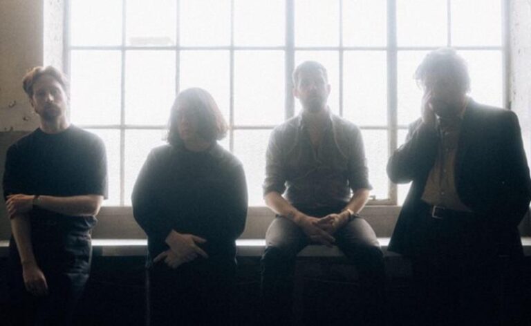 Gilla Band lança novo single, “Giraffe”