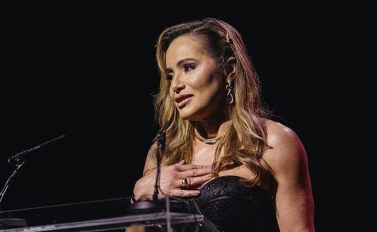 Ângela Cristina de Lima Ferreira é premiada no no Genios da Atualidade em Portugal