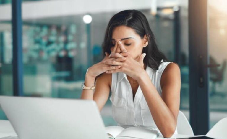 Existe um tipo de cansaço que férias não resolvem, e a neurociência começa a explicar por quê