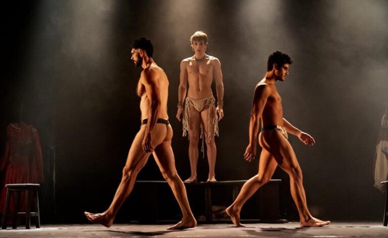 “Romeu e Romeu” anuncia sessão extra às 19h no Teatro Brasil Tropical, em Fortaleza, nesta quinta 30/07