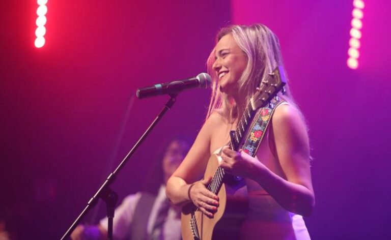 Giovanna Fischer lança a música autoral “Friends” nas plataformas digitais e prepara show especial em Piracicaba