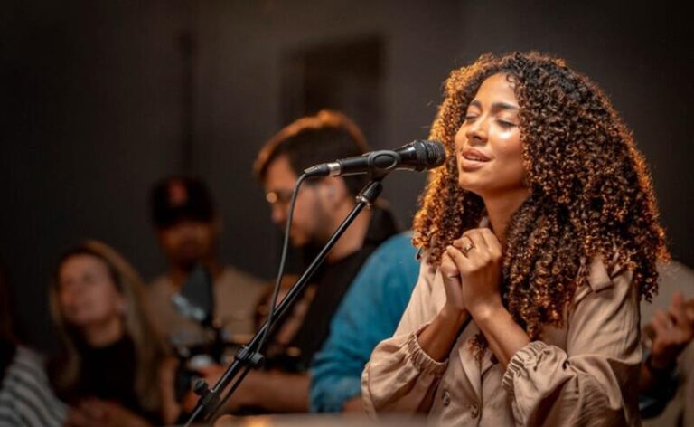 Gabriela Gomes apresenta seu novo álbum, “Bethânia”, e o clipe de “Manso e Humilde”, com a participação de Jessé Perão