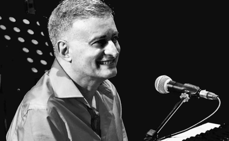 O pianista Marvio Ciribelli no 12º Encontro da Literatura, da Música e Outras Artes, o 
LumiAR-TE
