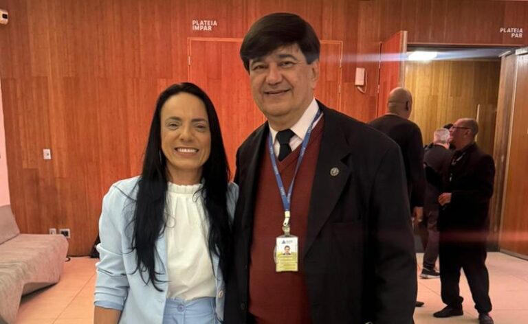 Rogéria Quaresma é homenageada por atuação em defesa de famílias de policiais em evento da Soberana Ordem dos Heróis da Sociedade
