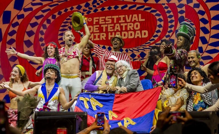 Abertura do Festival de Teatro Amir Haddad em 2025 - Amir Haddad, Fernanda Montenegro e Grupo Tá Na Rua