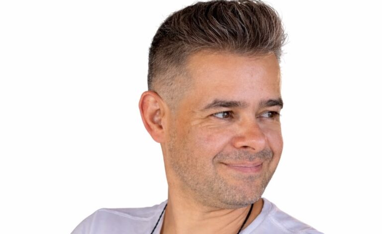 Com quase duas décadas de estrada, Anderson Marks renova repertório e aposta em novos lançamentos no sertanejo