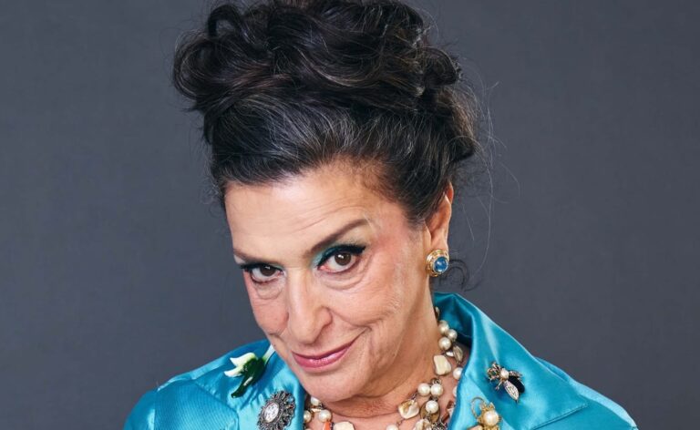 Devido ao imenso sucesso, “Dora”, com Grace Gianoukas, prorroga temporada no Teatro dos Quatro até 7 de setembro