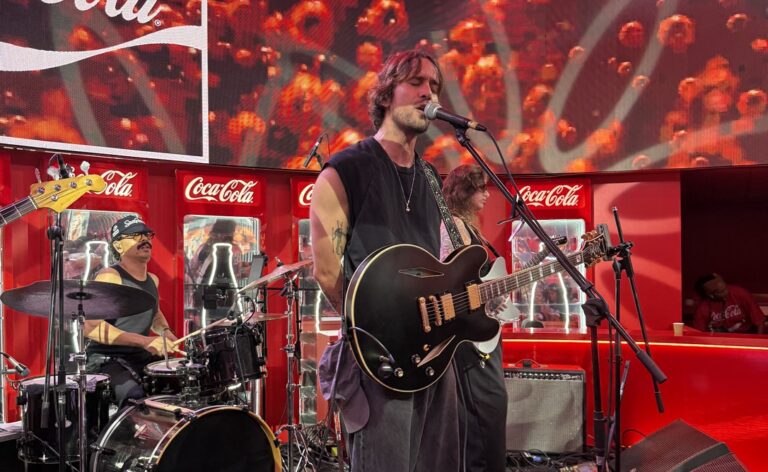 Matheus Torres estreia no Rock in Rio com show no Coke Studio