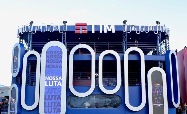 TIM faz show inédito de drones após Gilberto Gil no Rock in Rio