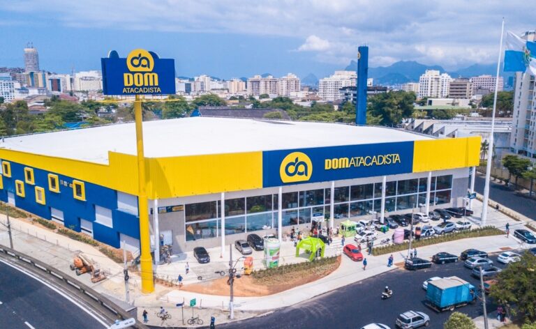 DOM Atacadista transforma aniversário em plataforma de negócios para marcas parceiras