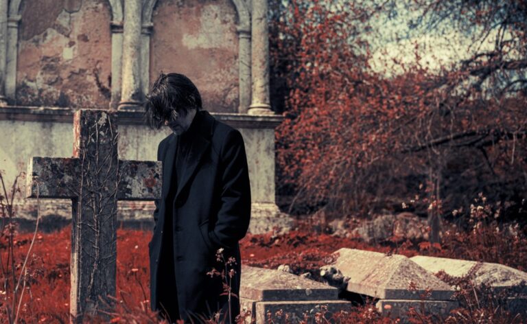 Steven Wilson anuncia o novo álbum ‘Requiem For A Village’ e lança a faixa-título