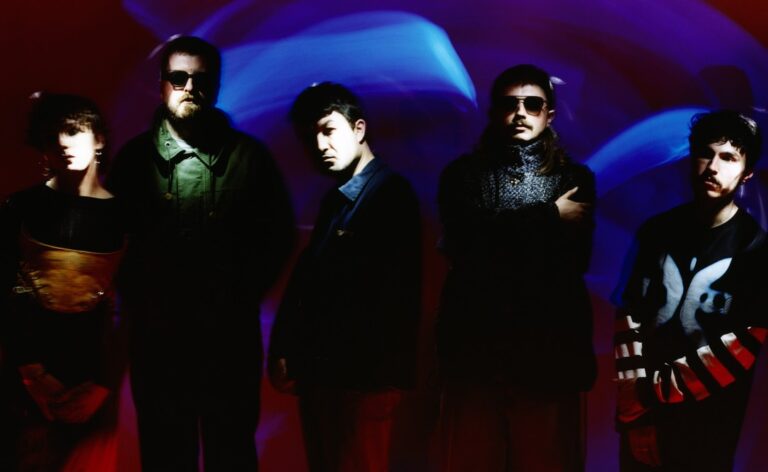 Gurriers lança seu álbum ‘Nobody’s Coming To Save You’ e o clipe de “Waiting For Fisher”
